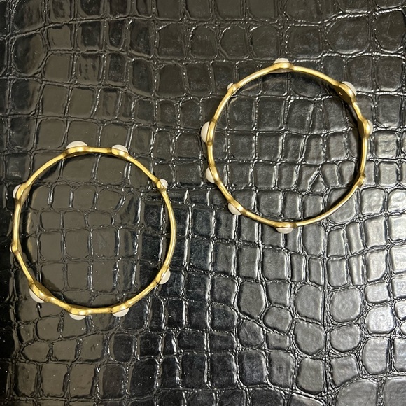 Set of 2 Elegant Gold plated and mother of pearl Bangle Bracelets - Picture 8 of 10